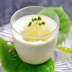 ミント豆腐のさっぱり実山椒ゼリーがけ